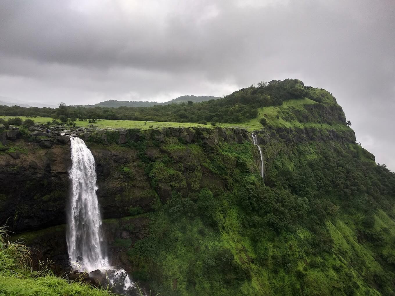 Madhe Waterfall